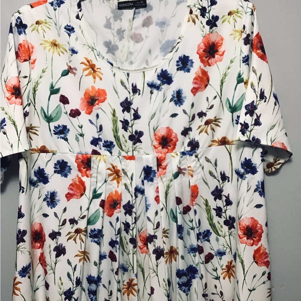 Noracora beutiful floral dress size XL in almost new condition.